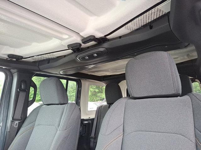 new 2025 Jeep Wrangler car, priced at $48,075
