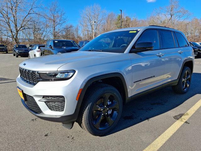 new 2025 Jeep Grand Cherokee car, priced at $48,175