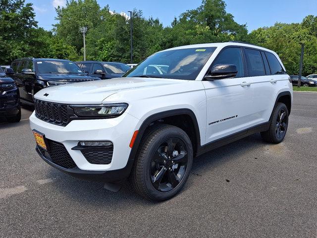 new 2025 Jeep Grand Cherokee car, priced at $52,140