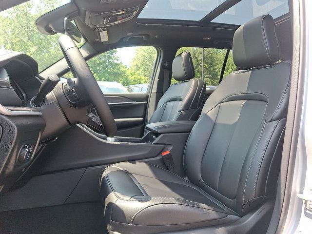 new 2025 Jeep Grand Cherokee car, priced at $50,010