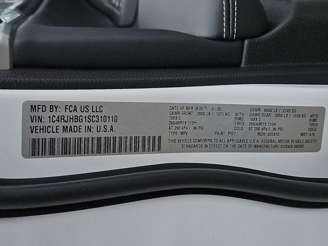 new 2025 Jeep Grand Cherokee car, priced at $50,410