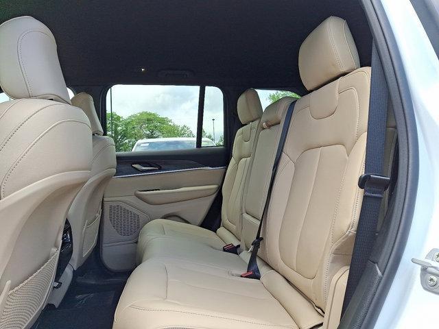 new 2025 Jeep Grand Cherokee car, priced at $46,900