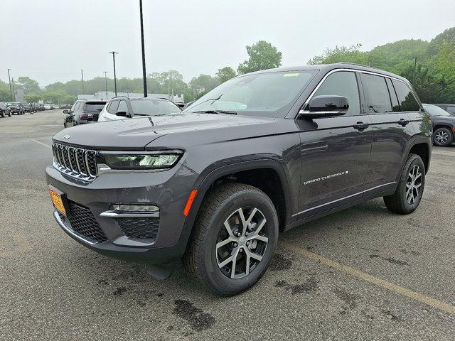 new 2025 Jeep Grand Cherokee car, priced at $50,010