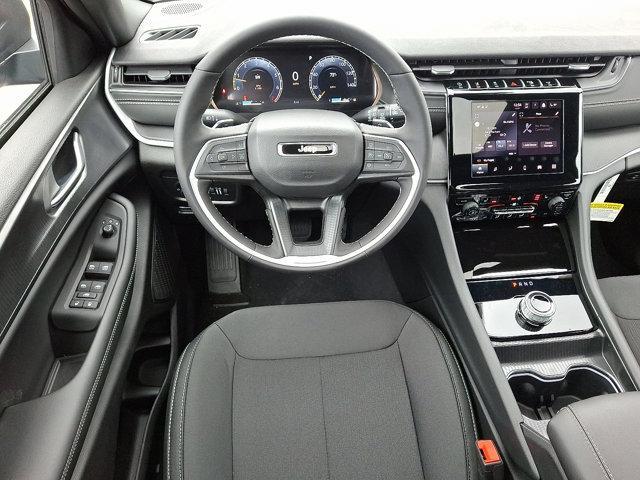 new 2025 Jeep Grand Cherokee car, priced at $44,170