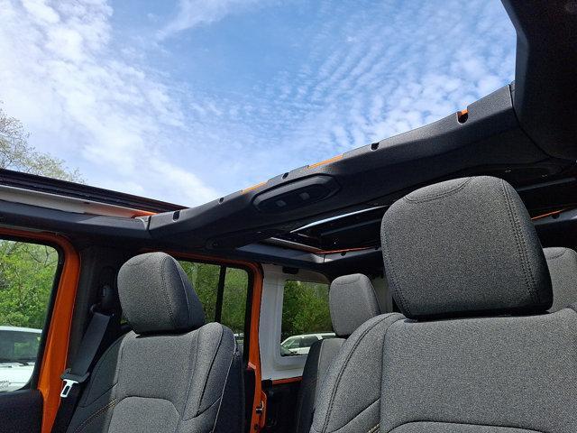 new 2025 Jeep Wrangler car, priced at $52,570