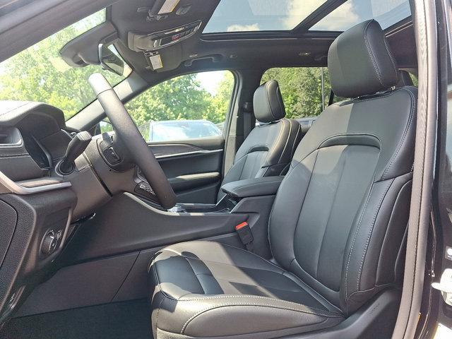 new 2025 Jeep Grand Cherokee car, priced at $52,735