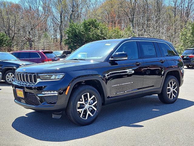 new 2025 Jeep Grand Cherokee car, priced at $47,495