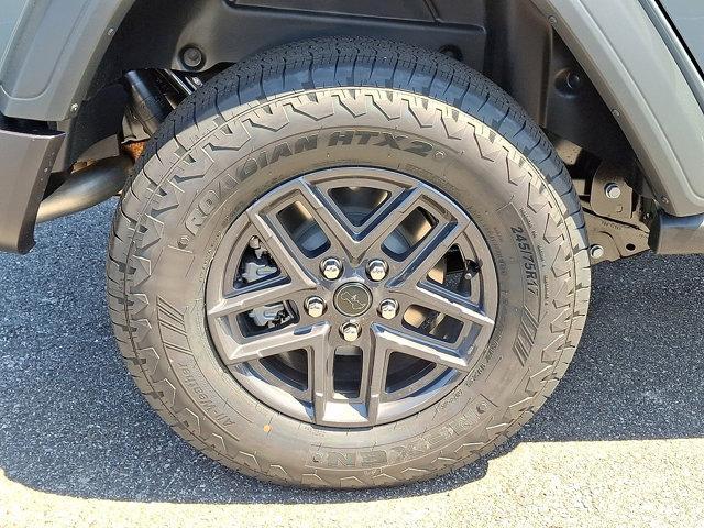 new 2025 Jeep Wrangler car, priced at $53,140