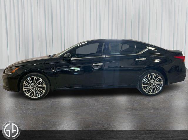 used 2023 Nissan Altima car, priced at $28,995