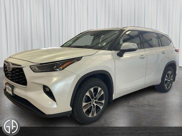 used 2022 Toyota Highlander car, priced at $38,995