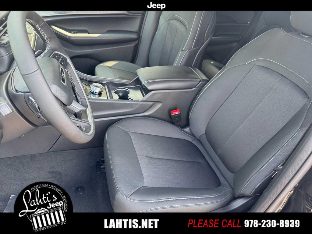 new 2025 Jeep Grand Cherokee car, priced at $45,165