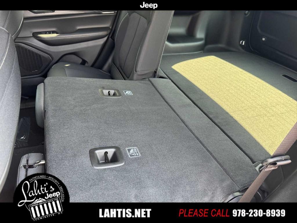 new 2025 Jeep Grand Cherokee car, priced at $45,165