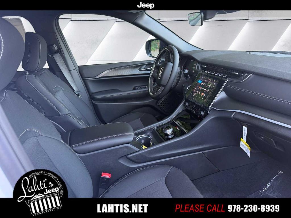 new 2025 Jeep Grand Cherokee car, priced at $44,570