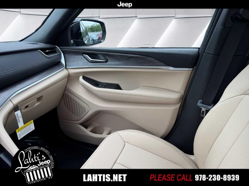 new 2025 Jeep Grand Cherokee car, priced at $53,930