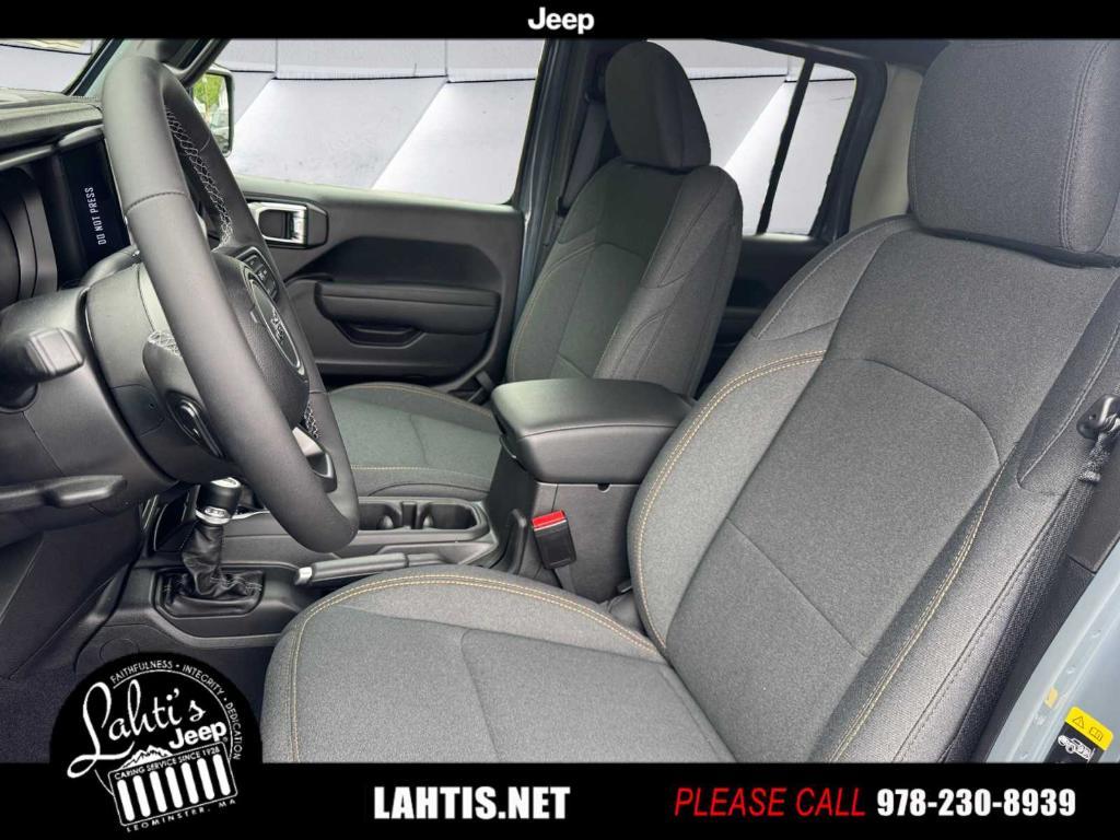new 2025 Jeep Gladiator car, priced at $51,625