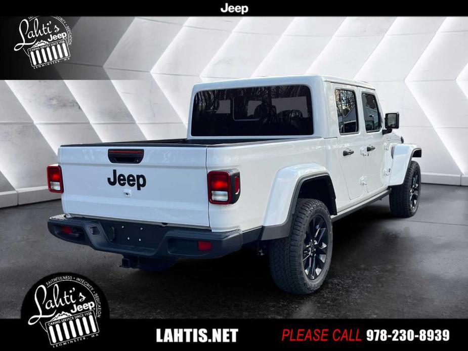 new 2025 Jeep Gladiator car, priced at $40,185