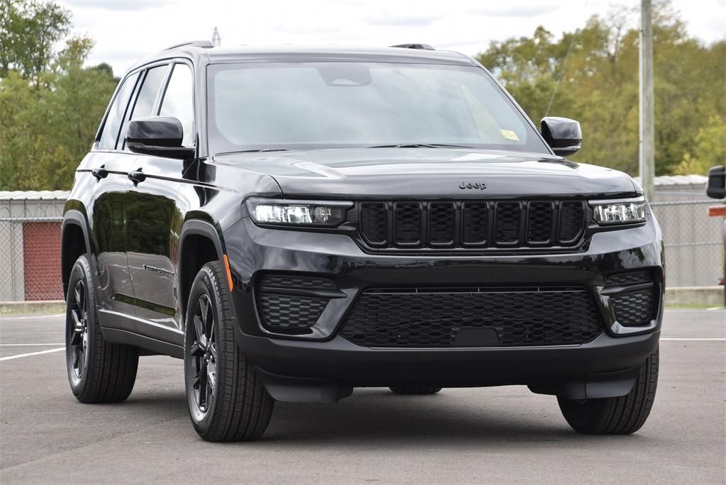 new 2025 Jeep Grand Cherokee car, priced at $41,546