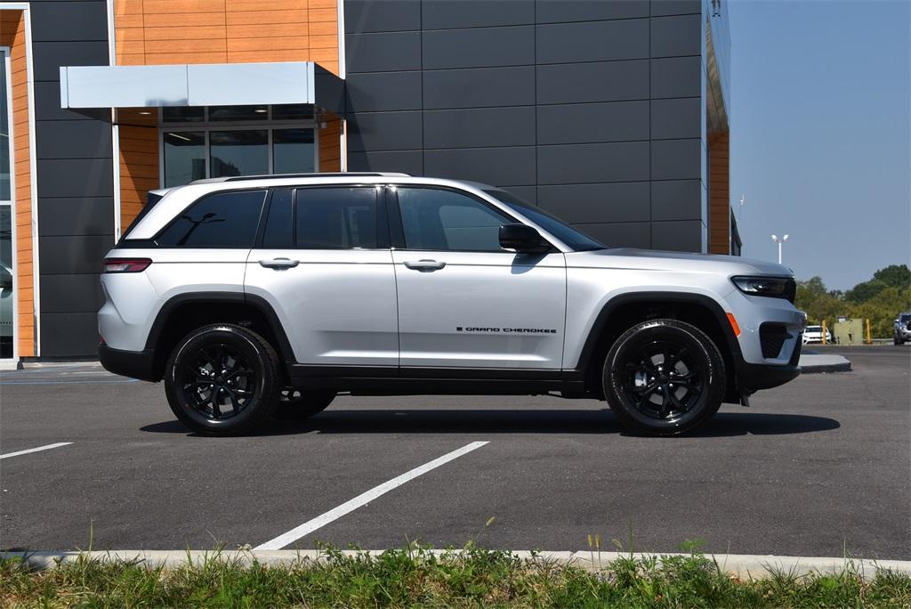 new 2024 Jeep Grand Cherokee car, priced at $38,780