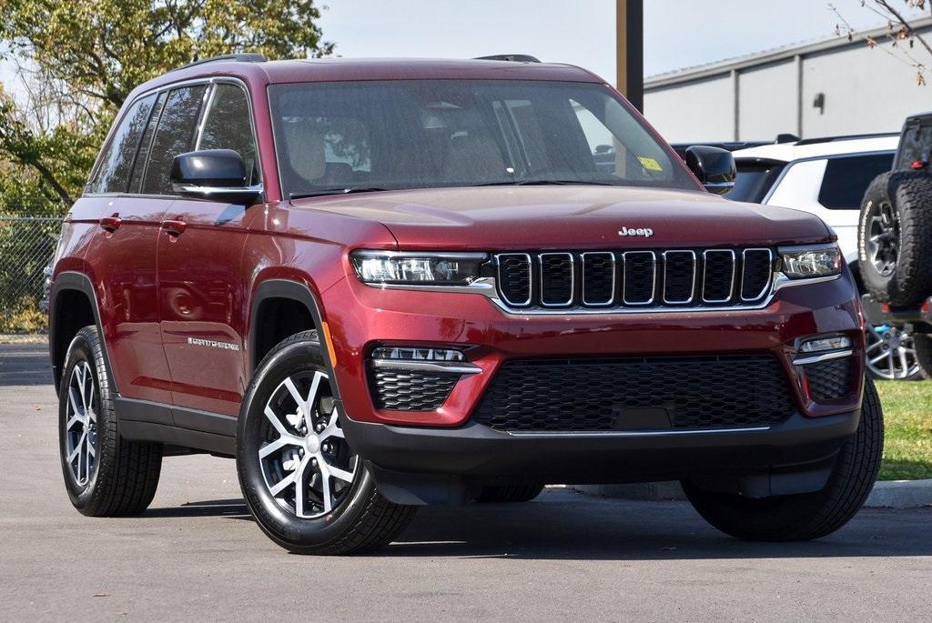 new 2025 Jeep Grand Cherokee car, priced at $47,105