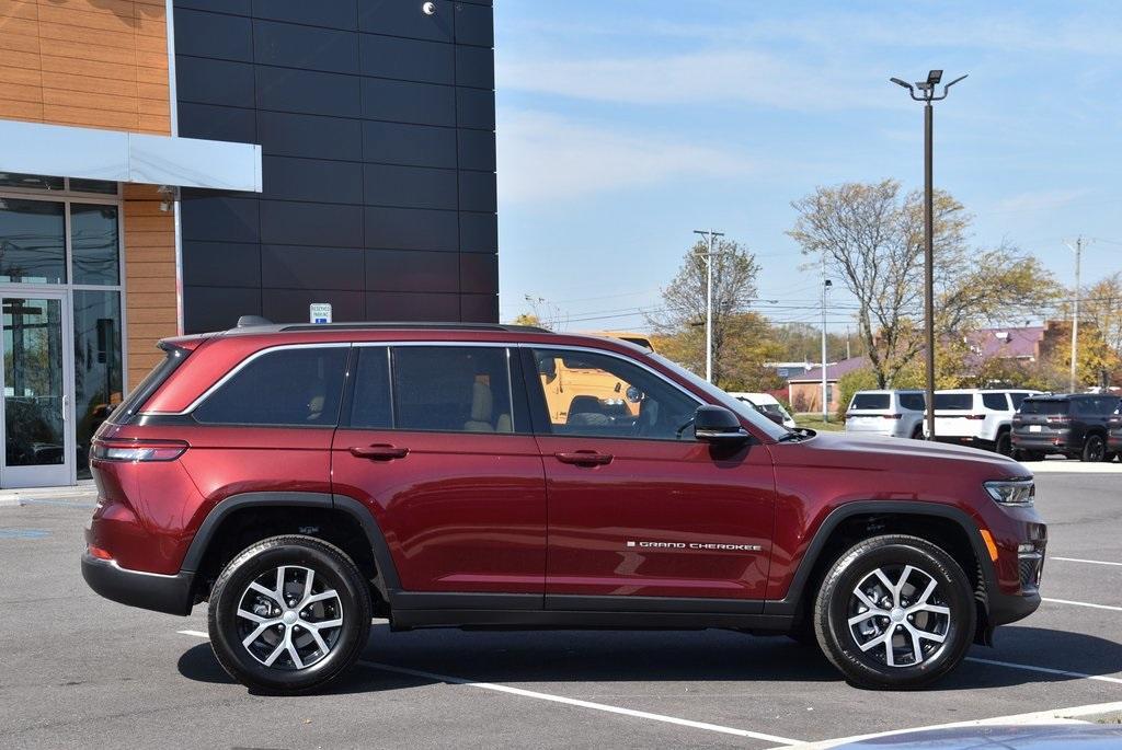 new 2025 Jeep Grand Cherokee car, priced at $47,105