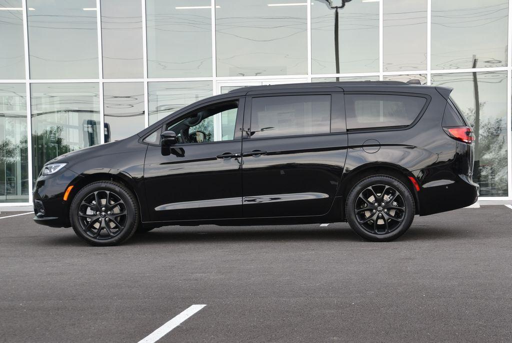 new 2024 Chrysler Pacifica car, priced at $42,390