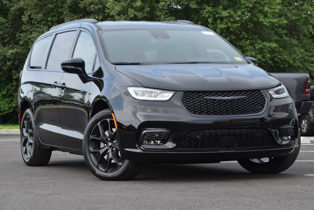 new 2024 Chrysler Pacifica car, priced at $42,390