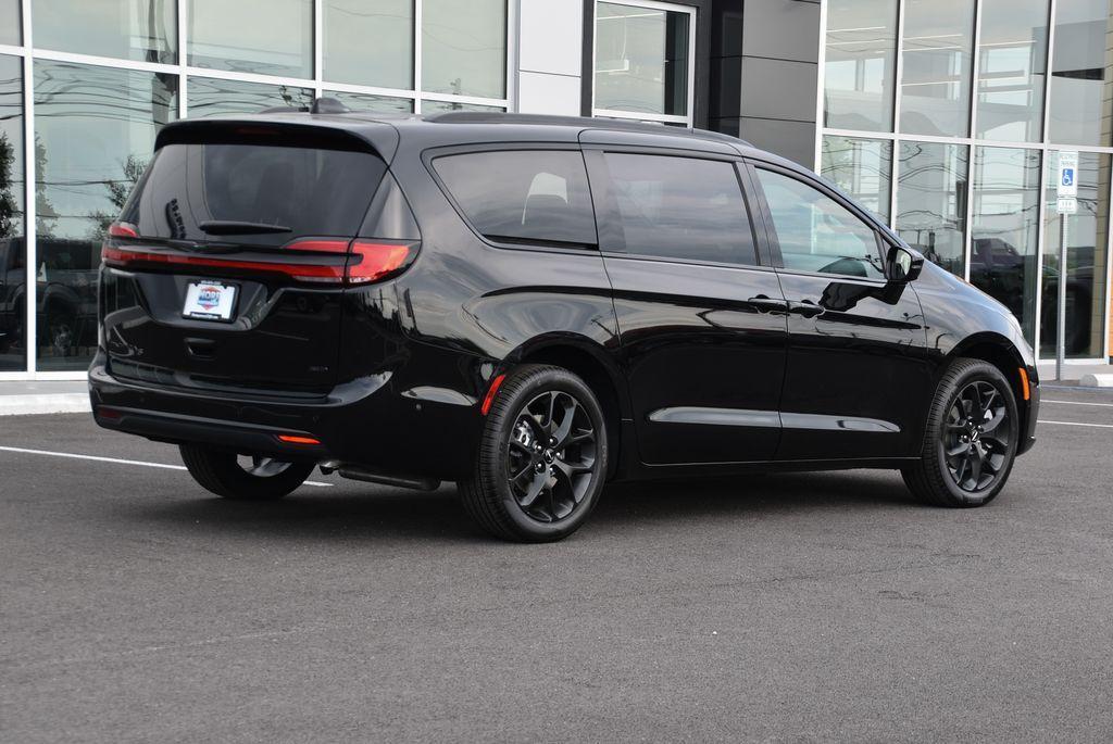 new 2024 Chrysler Pacifica car, priced at $42,390