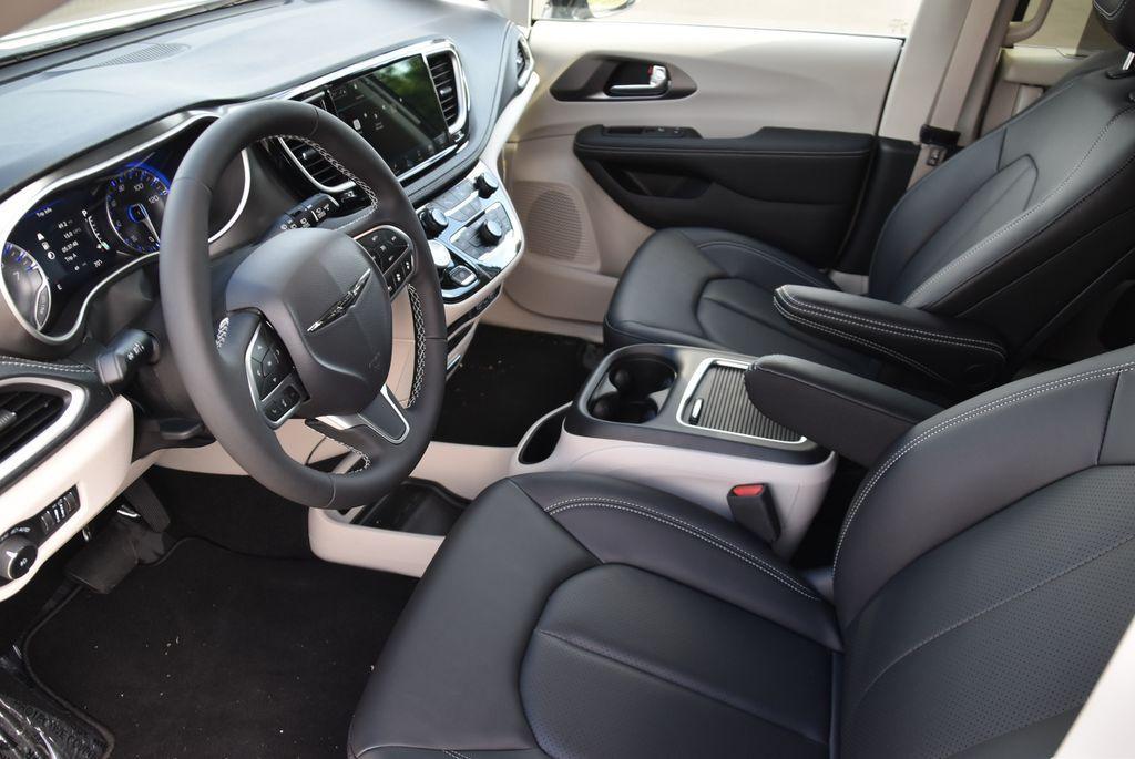 new 2024 Chrysler Pacifica car, priced at $44,695