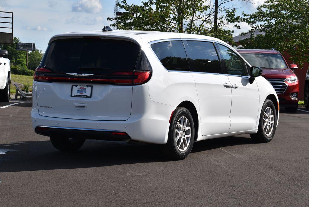 new 2024 Chrysler Pacifica car, priced at $44,695