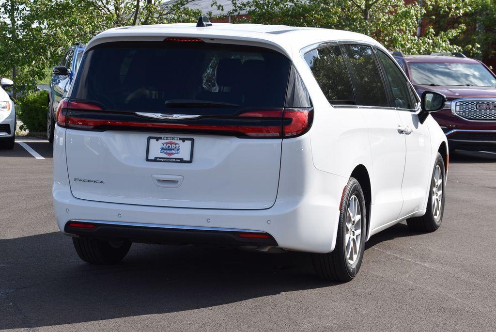 new 2024 Chrysler Pacifica car, priced at $44,695