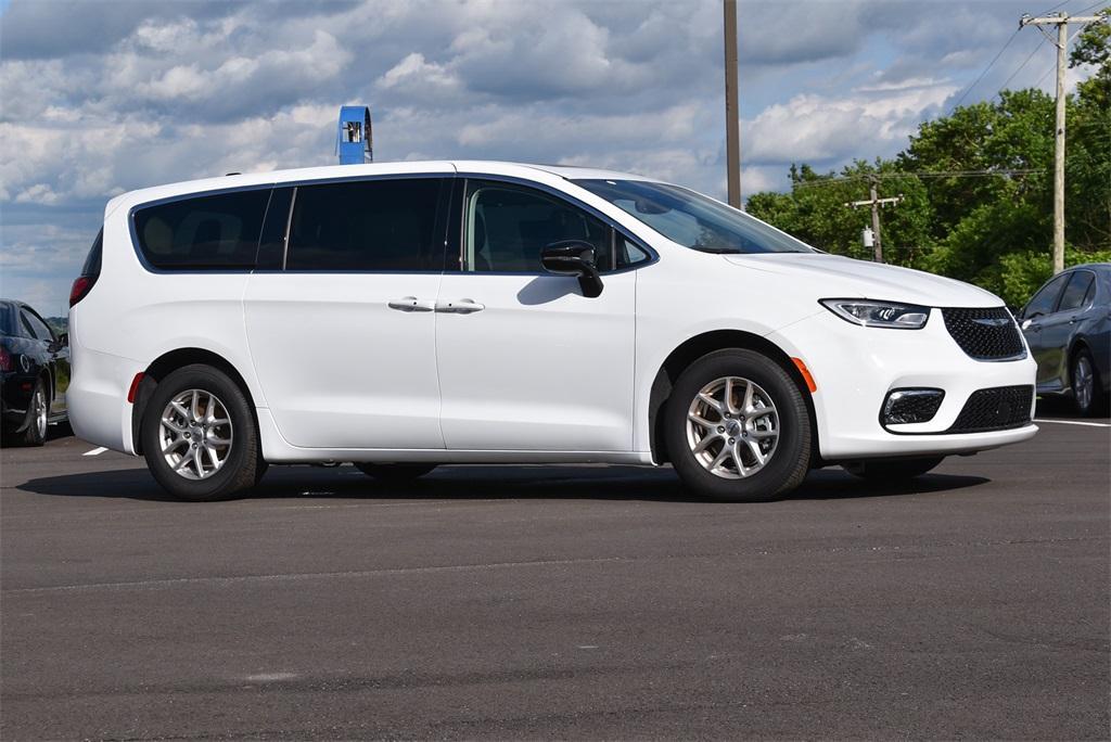 new 2024 Chrysler Pacifica car, priced at $42,551