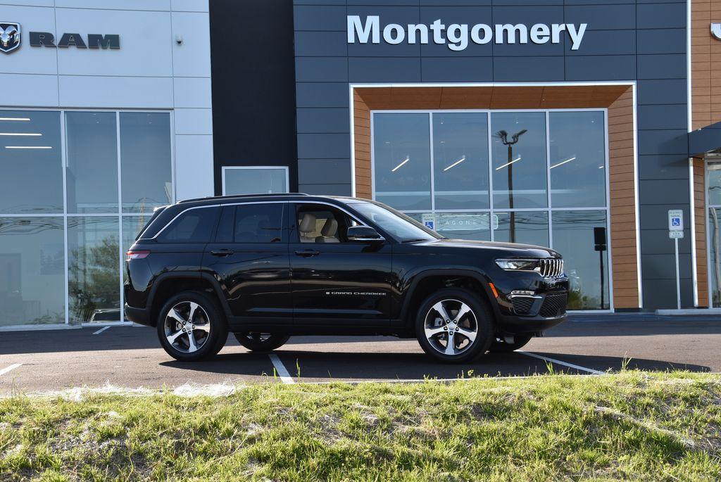 new 2024 Jeep Grand Cherokee car, priced at $48,920