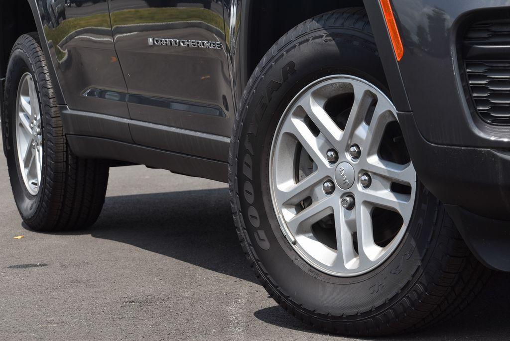 new 2024 Jeep Grand Cherokee car, priced at $37,392