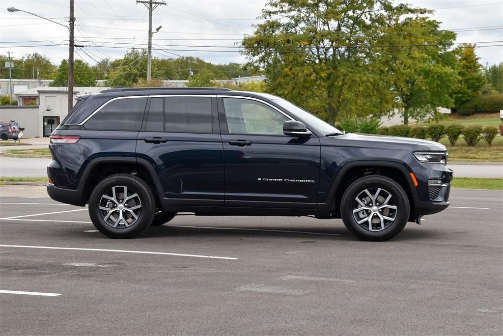 new 2025 Jeep Grand Cherokee car, priced at $47,971