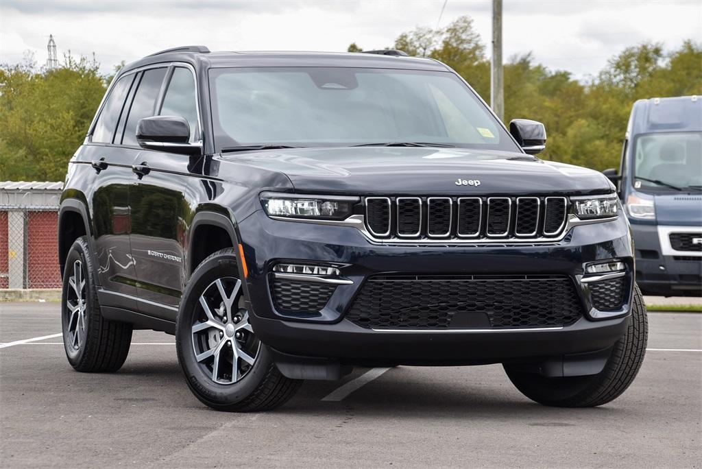 new 2025 Jeep Grand Cherokee car, priced at $47,971