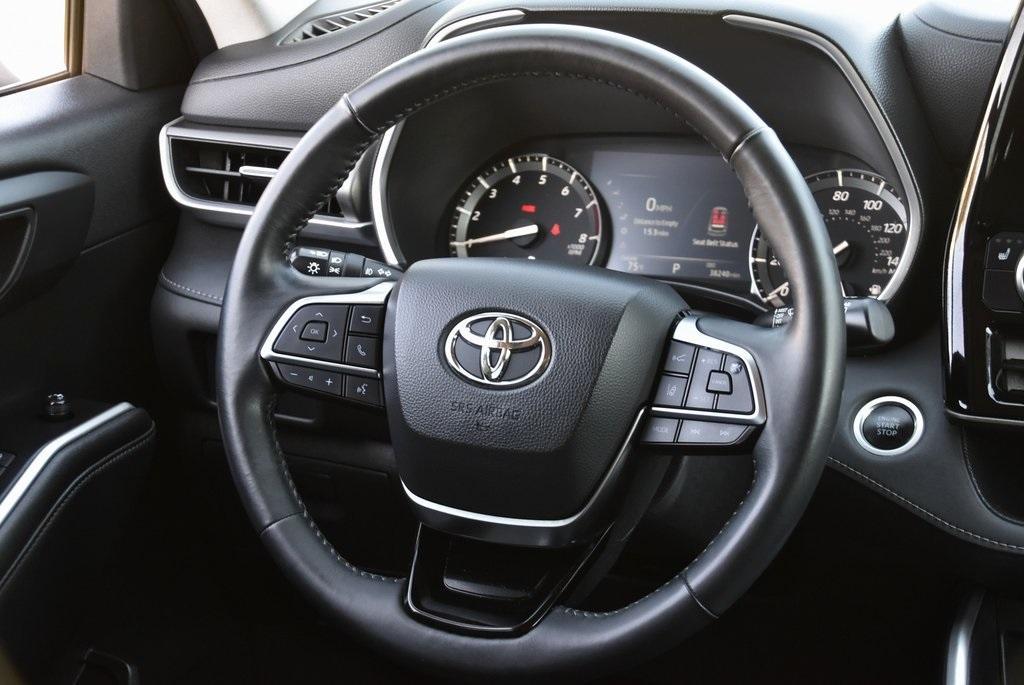 used 2021 Toyota Highlander car, priced at $33,650