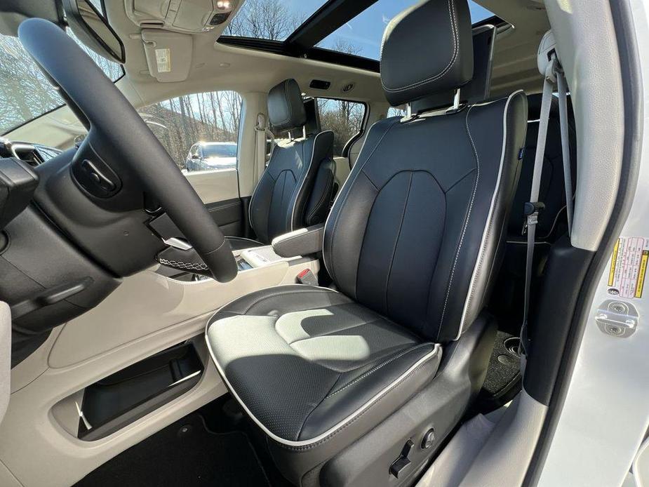 new 2024 Chrysler Pacifica car, priced at $46,470