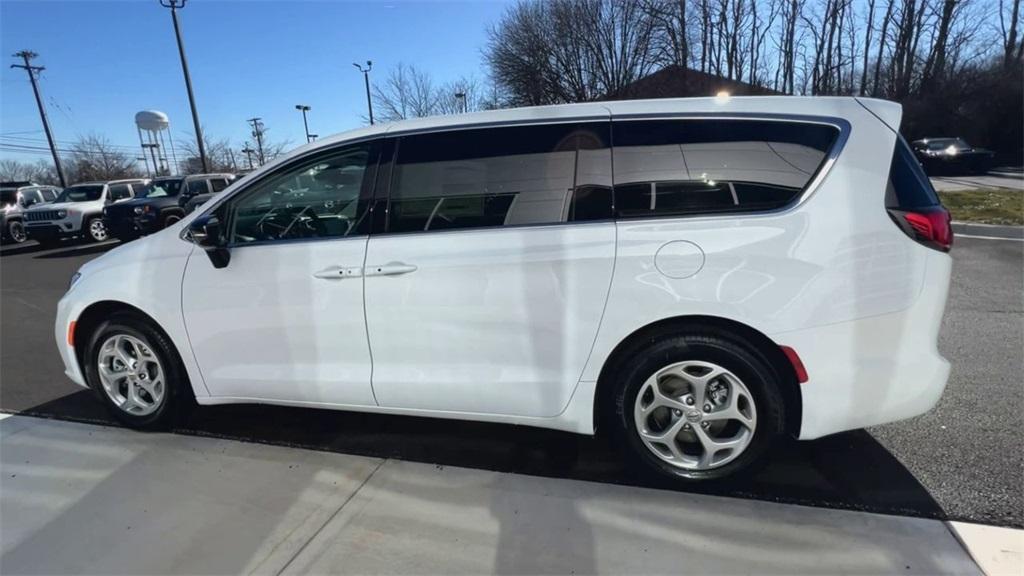 new 2024 Chrysler Pacifica car, priced at $41,545