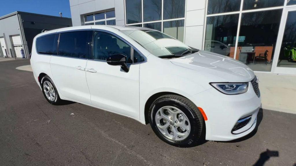 new 2024 Chrysler Pacifica car, priced at $46,470