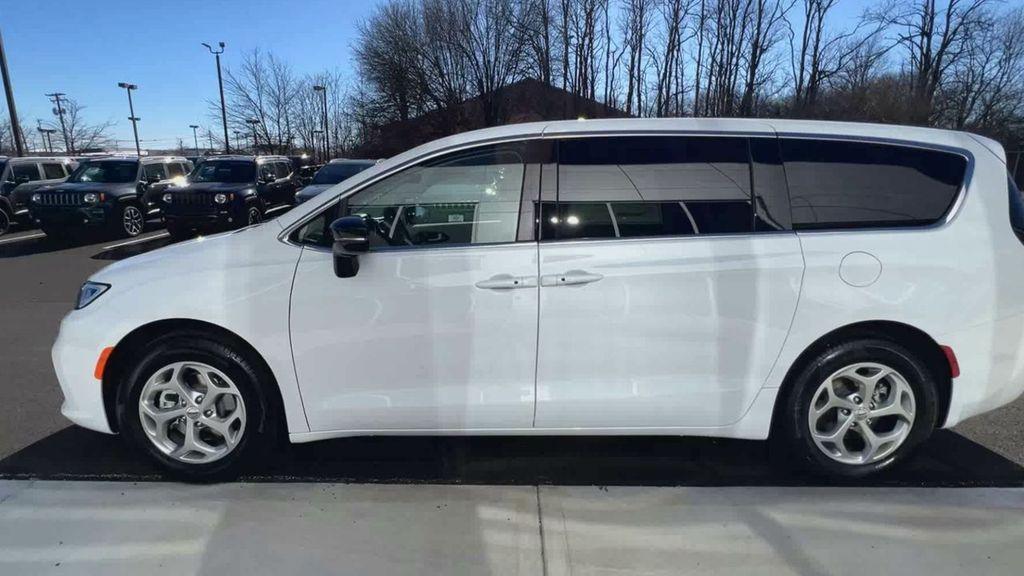 new 2024 Chrysler Pacifica car, priced at $46,470