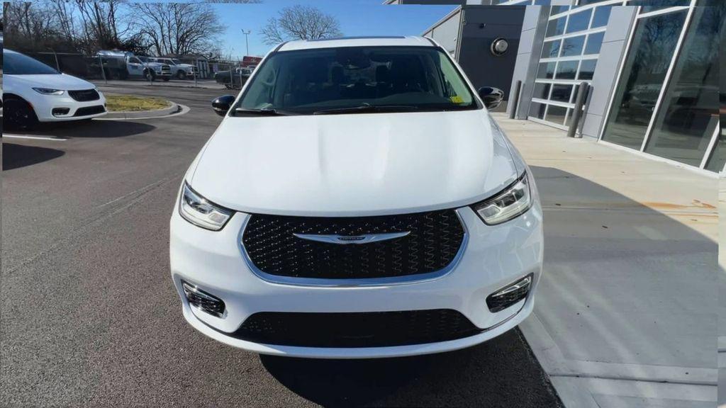 new 2024 Chrysler Pacifica car, priced at $46,470