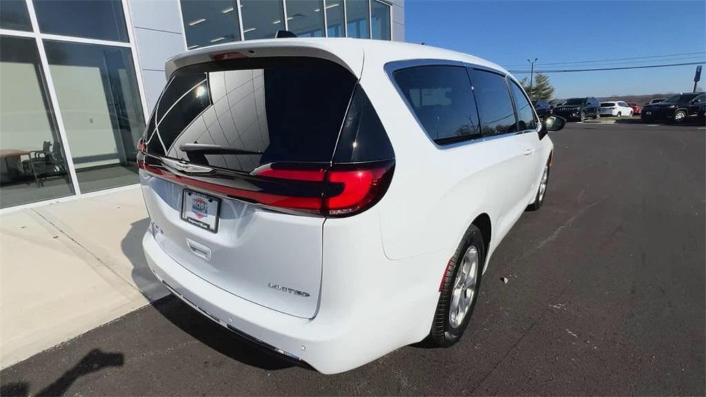 new 2024 Chrysler Pacifica car, priced at $41,545