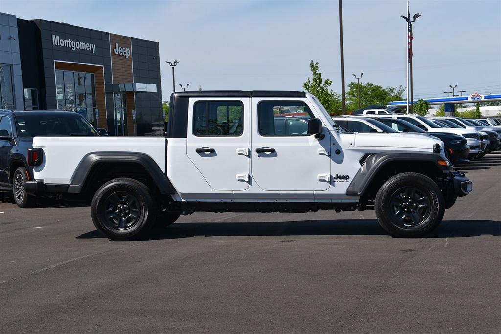 new 2024 Jeep Gladiator car, priced at $37,531