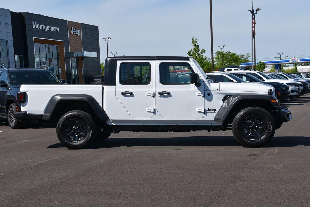 new 2024 Jeep Gladiator car, priced at $36,610