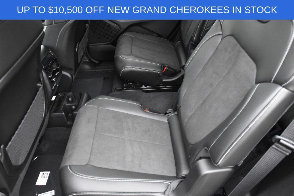 new 2024 Jeep Grand Cherokee L car, priced at $43,175