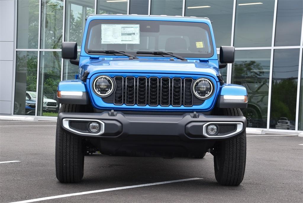 new 2024 Jeep Gladiator car, priced at $46,154