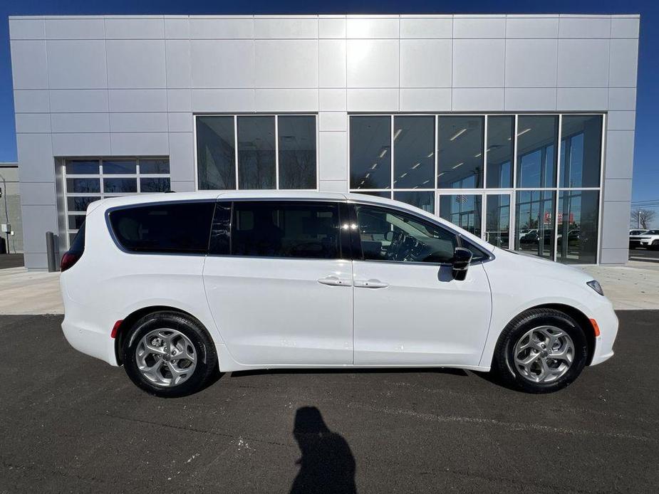 new 2024 Chrysler Pacifica car, priced at $48,655