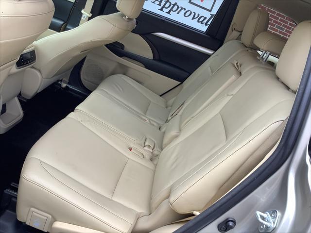 used 2015 Toyota Highlander car, priced at $19,589