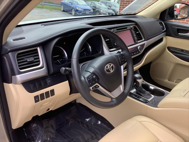 used 2015 Toyota Highlander car, priced at $19,589
