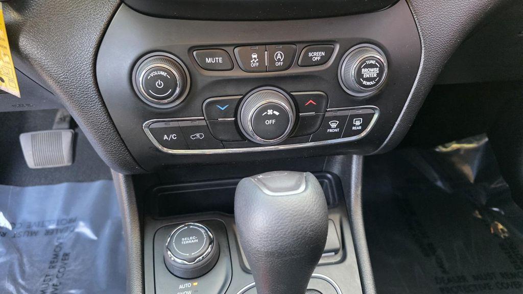 used 2021 Jeep Cherokee car, priced at $16,709